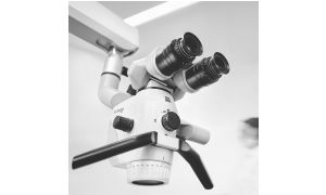 Stomatologický mikroskop Carl Zeiss EXTARO 300